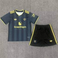 MANCHESTER UNITED FILTRACION Tercera Equipación 2025-2026, conjunto completo niños